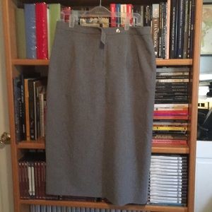 COPY - Gray skirt. Small 16 size. Zipper is broken.